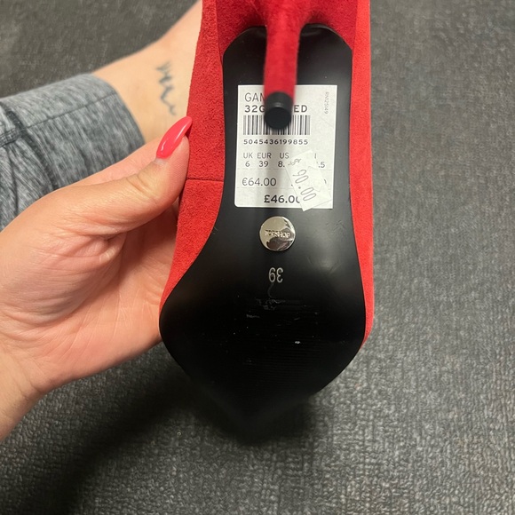 Red Suede Women's Pumps - Picture 3 of 3